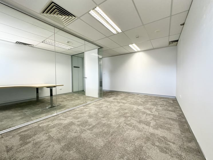 Click to view all images Unit 2 Level 5 17-21 University Avenue City ACT 2601 - Image 2
