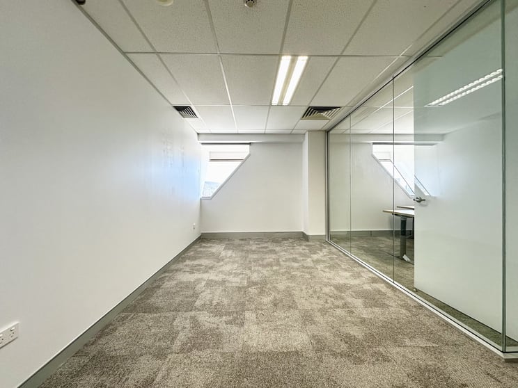 Click to view all images Unit 2 Level 5 17-21 University Avenue City ACT 2601 - Image 3