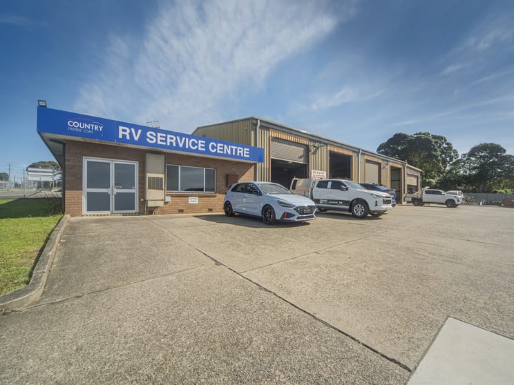 Click to view all images 16 Concorde Way Bomaderry NSW 2541 - Image 2