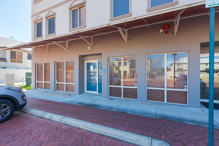 Click to view all images 1/42 Grand Boulevard Joondalup WA 6027 - Image 3