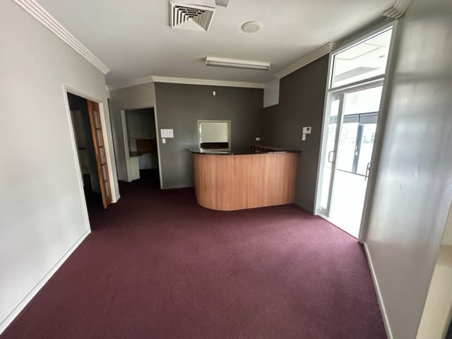 Click to view all images 2/111 Musgrave Street Berserker QLD 4701 - Image 2
