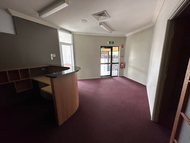 Click to view all images 2/111 Musgrave Street Berserker QLD 4701 - Image 3