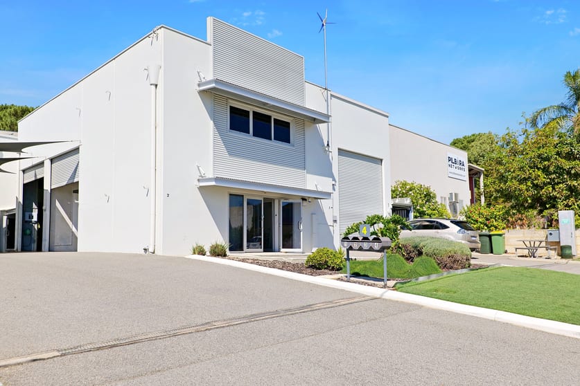 Click to view all images Unit 2/4 Parkinson Lane Kardinya WA 6163 - Image 2