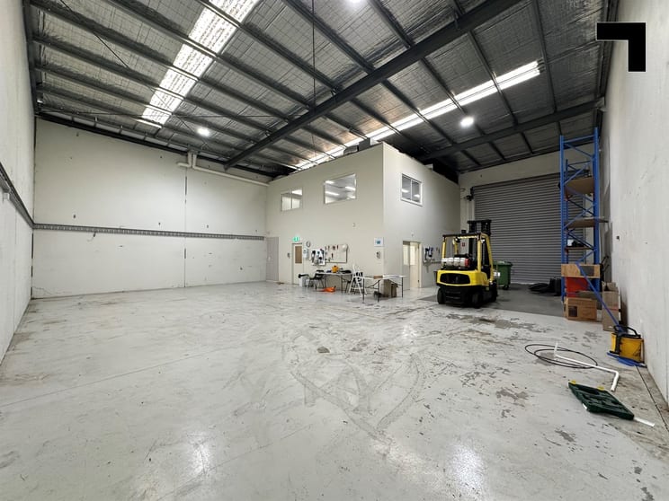 Click to view all images 5/262 Wolseley Place Thomastown VIC 3074 - Image 2