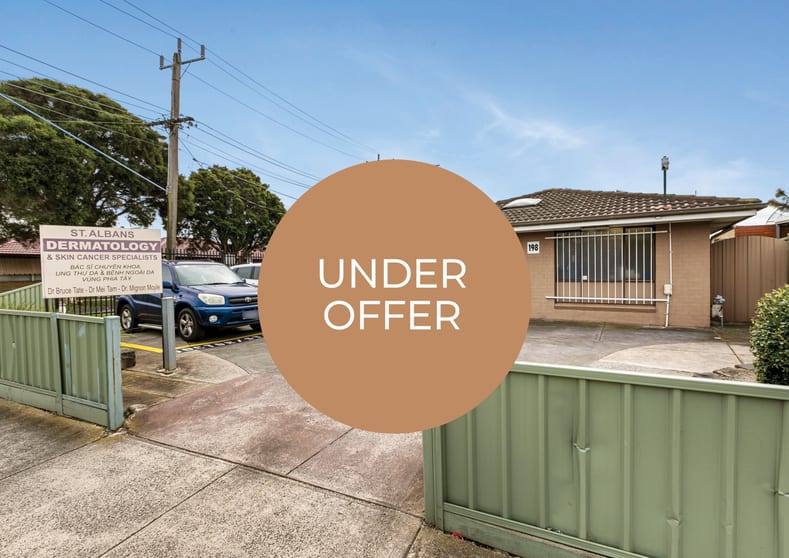 Click to view all images 198 Furlong Road St Albans VIC 3021 - Image 1