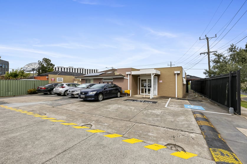Click to view all images 198 Furlong Road St Albans VIC 3021 - Image 3