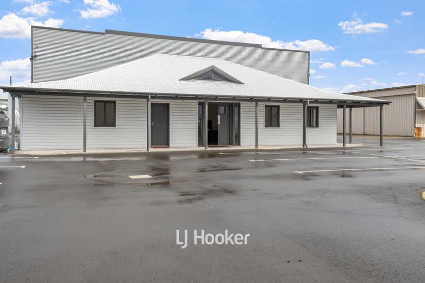 Click to view all images 12 Kershaw Street Busselton WA 6280 - Image 2