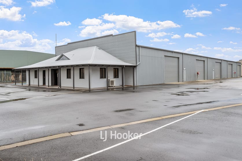 Click to view all images 12 Kershaw Street Busselton WA 6280 - Image 3