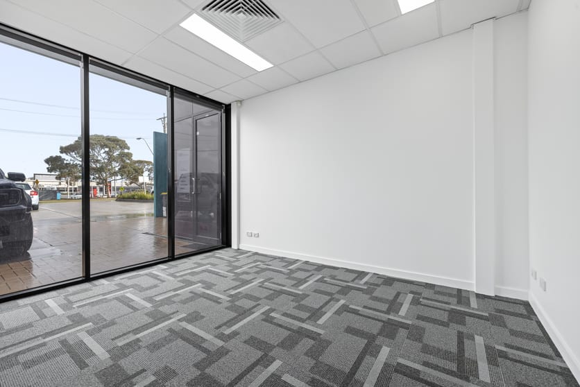 Click to view all images 32 Amis Crescent Keilor East VIC 3033 - Image 1