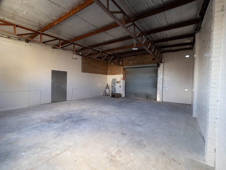 Click to view all images Owen Road Kelmscott WA 6111 - Image 1