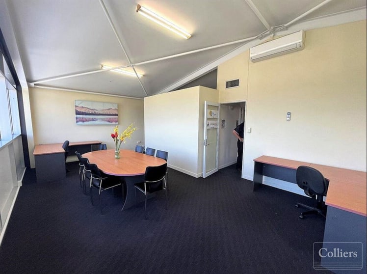 Click to view all images First Floor/267 Ingham Road Garbutt QLD 4814 - Image 3