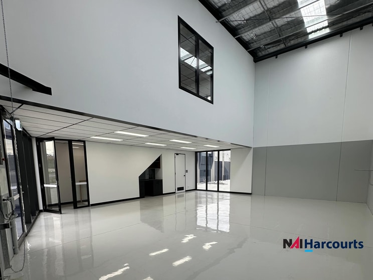 Click to view all images 20/43 Danaher Drive South Morang VIC 3752 - Image 3