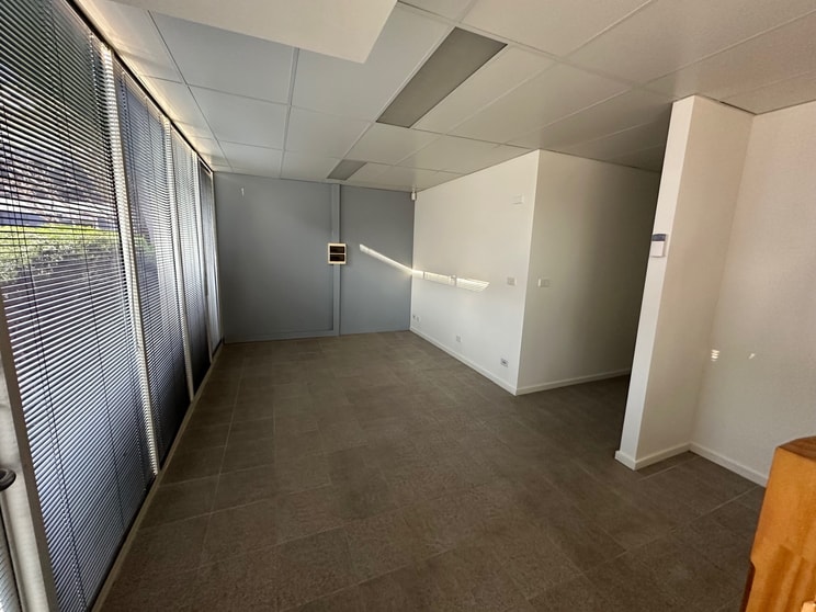 Click to view all images 4/60 Lillee Crescent Tullamarine VIC 3043 - Image 3