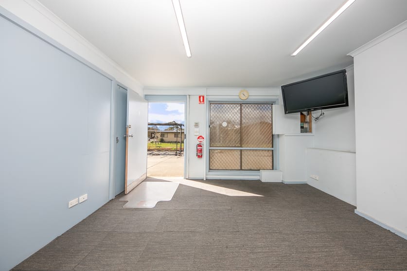 Click to view all images 3/11 McDougall Road Sunbury VIC 3429 - Image 3