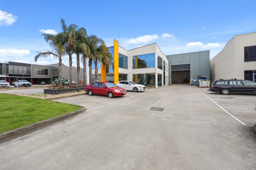 Click to view all images 13-15 Endeavour Way Braeside VIC 3195 - Image 2
