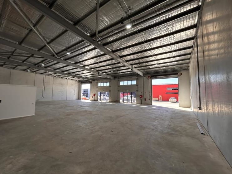 Click to view all images Unit 2/21 Peisley Street Orange NSW 2800 - Image 3