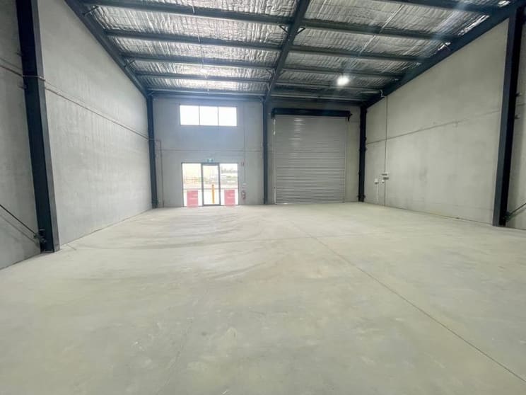 Click to view all images Unit 2/19 Kalaf Avenue Morisset NSW 2264 - Image 2