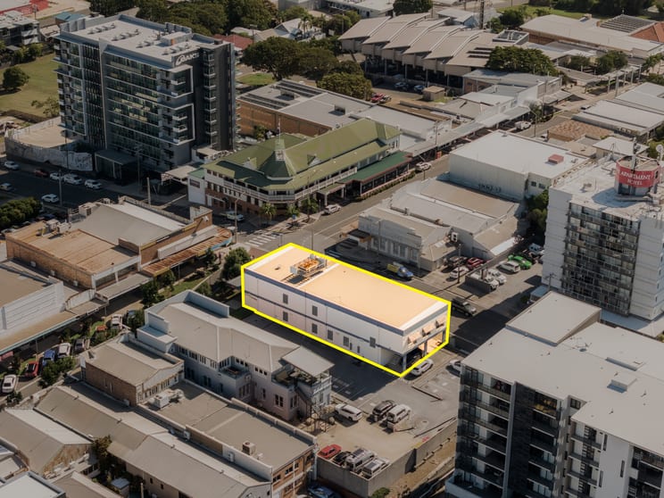 Click to view all images 80 Goondoon Street Gladstone Central QLD 4680 - Image 3