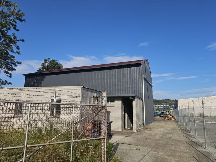 Click to view all images 42 CREEK RESERVE ROAD Boolaroo NSW 2284 - Image 2