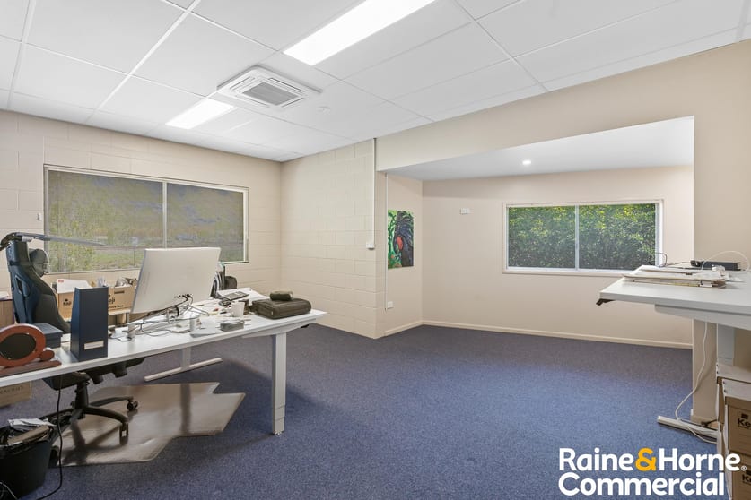 Click to view all images 1-4/121 Scanlan Road Mitchelton QLD 4053 - Image 2