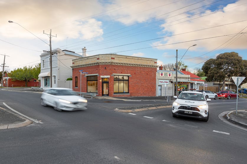 Click to view all images 202 Grant Street Golden Point VIC 3350 - Image 2