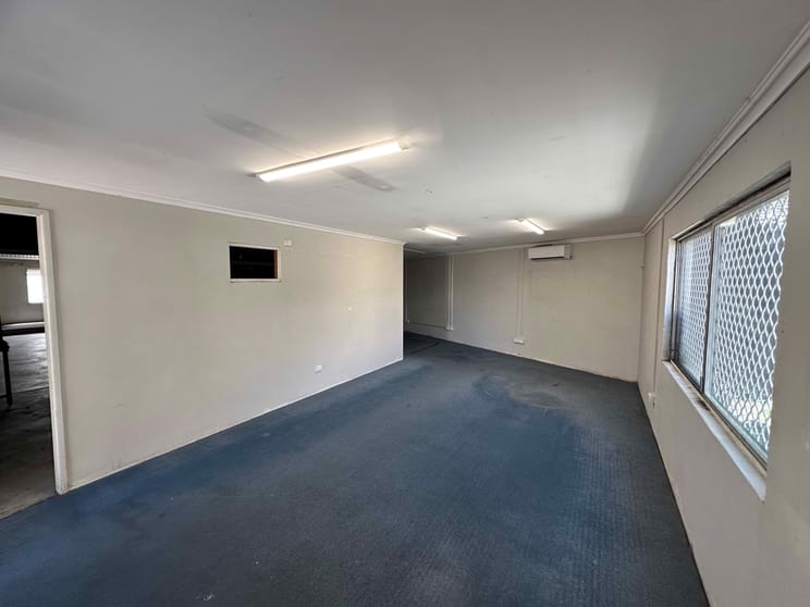 Click to view all images 4/8 Kelly Court Maroochydore QLD 4558 - Image 2