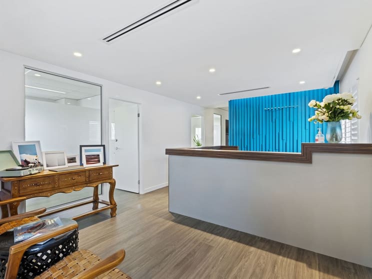 Click to view all images 64 Thomas Drive Chevron Island QLD 4217 - Image 3