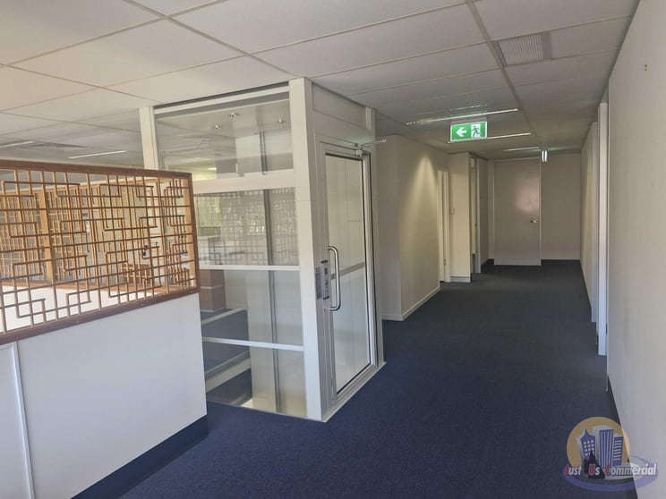 Click to view all images Upstairs/130 Bourbong Street Bundaberg Central QLD 4670 - Image 2