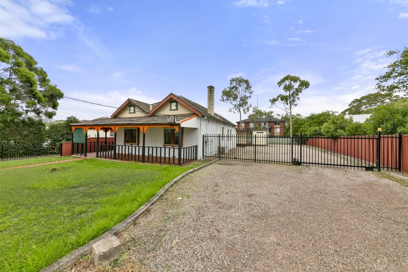Click to view all images 20 Warby Street Campbelltown NSW 2560 - Image 1