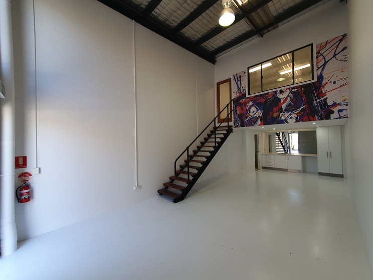 Click to view all images Burleigh Heads QLD 4220 - Image 2