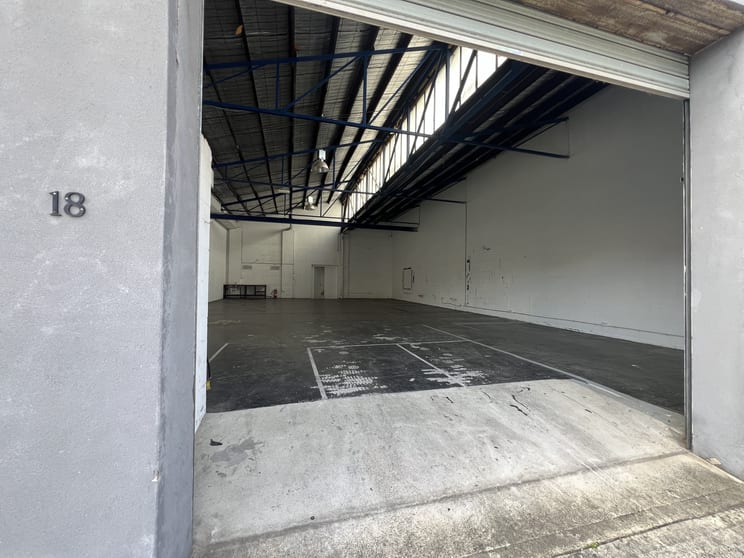 Click to view all images 18 Albert Street Northcote VIC 3070 - Image 2