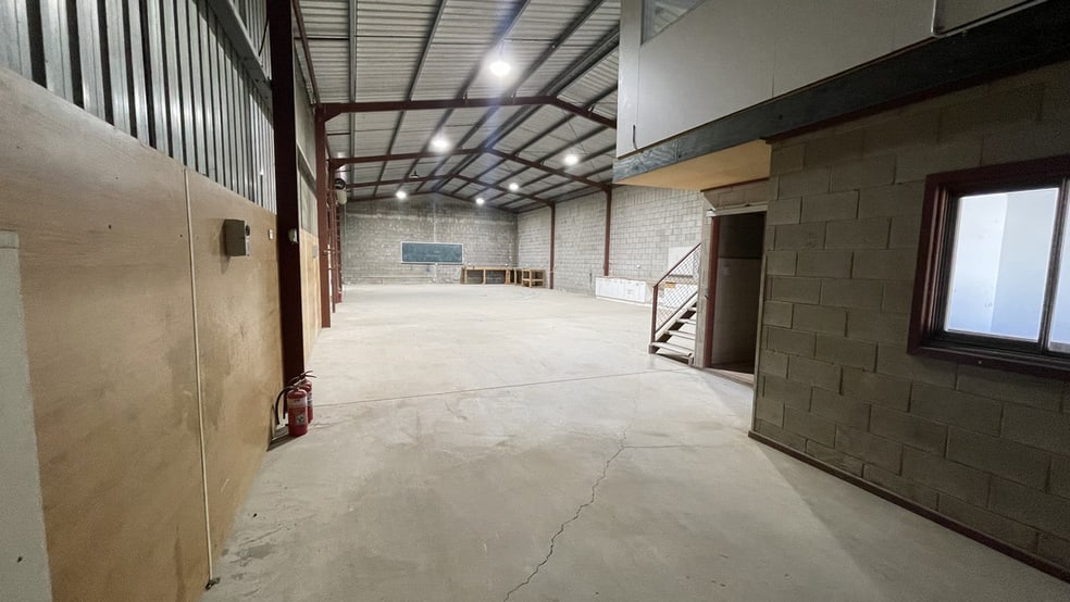 Click to view all images 50-52 Leeds Street Wingfield SA 5013 - Image 3