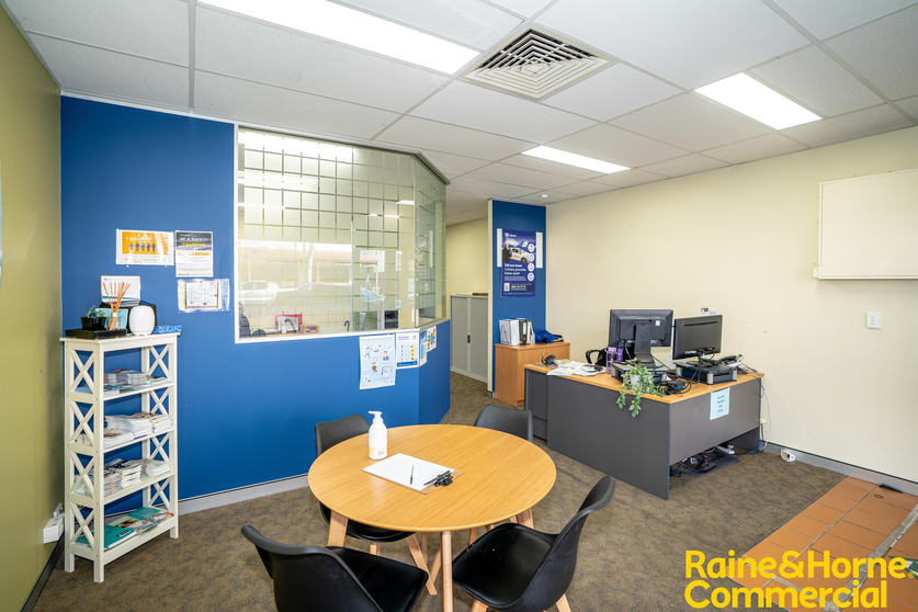 Click to view all images 200 Baylis Street Wagga Wagga NSW 2650 - Image 2