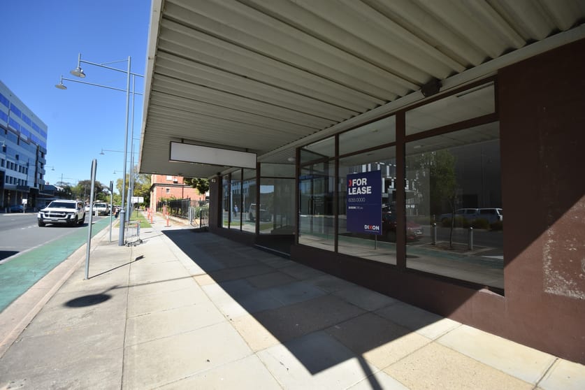 Click to view all images 531 Smollett Street Albury NSW 2640 - Image 2