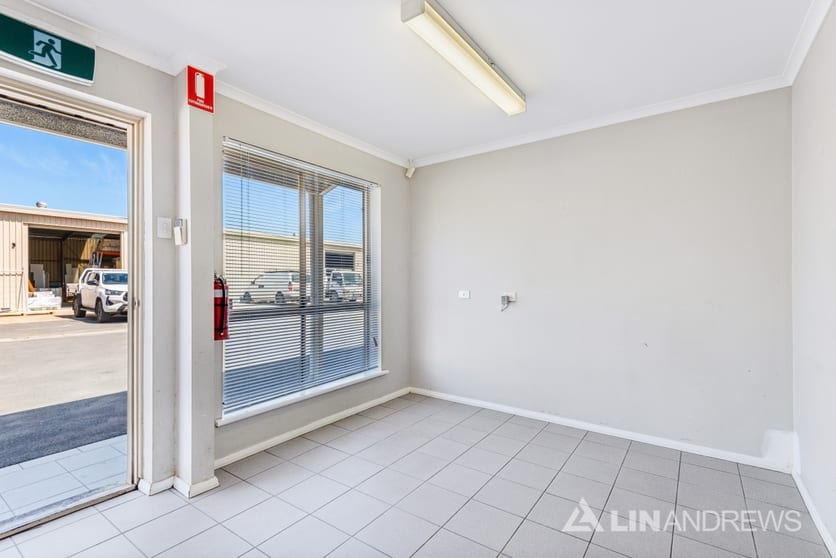 Click to view all images 10/1265 Main North Road Para Hills West SA 5096 - Image 3