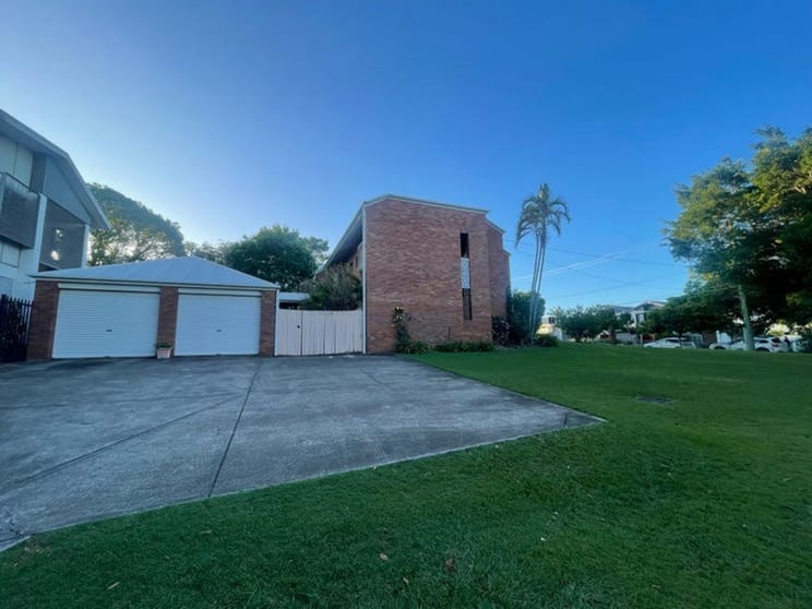 92 Brighton Road Sandgate QLD 4017 - Image 2