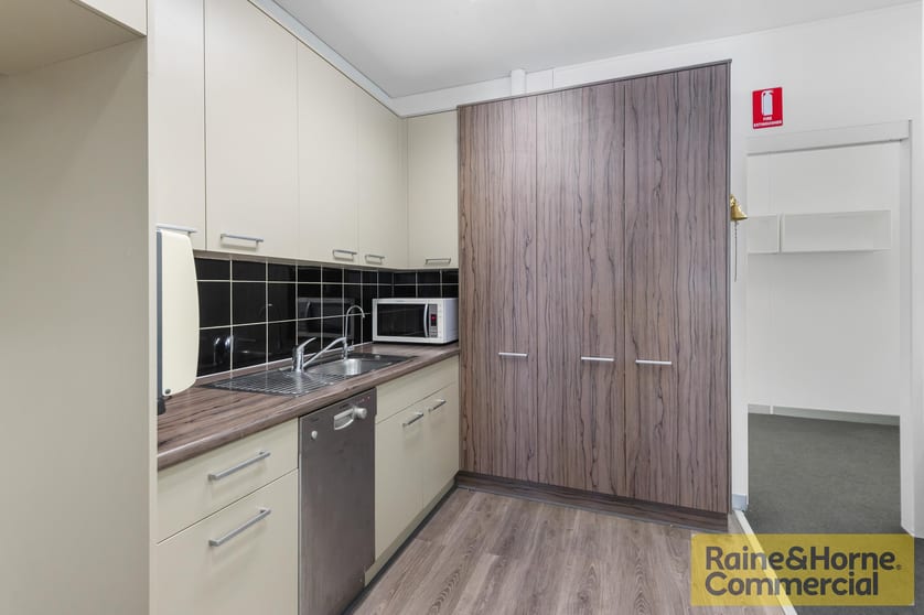 Click to view all images 1/7a Ashgrove Avenue Ashgrove QLD 4060 - Image 3