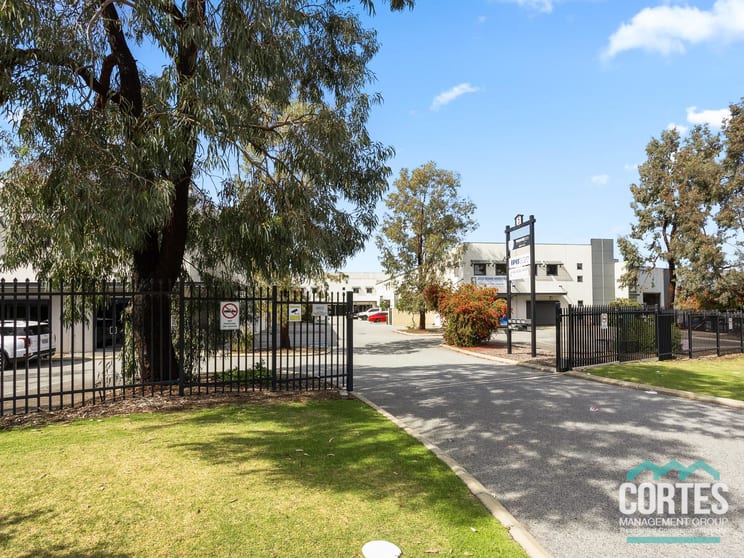 Click to view all images 2/5 Merino Entrance Cockburn Central WA 6164 - Image 2
