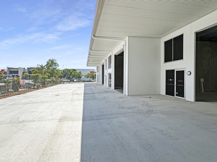 Click to view all images 2/53 Link Crescent Coolum Beach QLD 4573 - Image 3