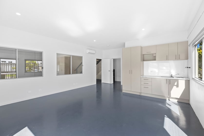 Click to view all images 1/224 New Cleveland Road Tingalpa QLD 4173 - Image 3