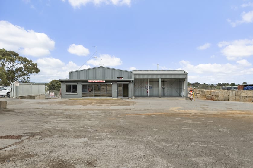 Click to view all images 106 O'Sullivan Beach Road Lonsdale SA 5160 - Image 3