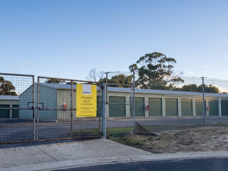 8 McGibbony Court Ararat VIC 3377 - Image 1