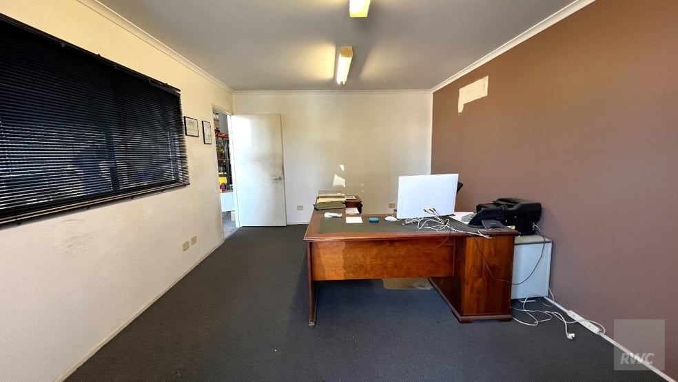 Click to view all images 2/22 North Road Wynnum West QLD 4178 - Image 3