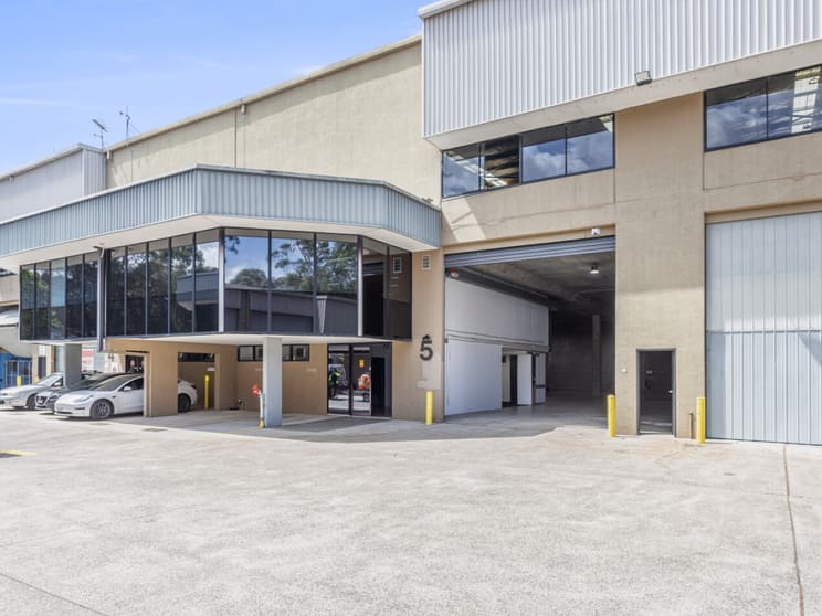 Click to view all images 5/6 Gladstone Road Castle Hill NSW 2154 - Image 1