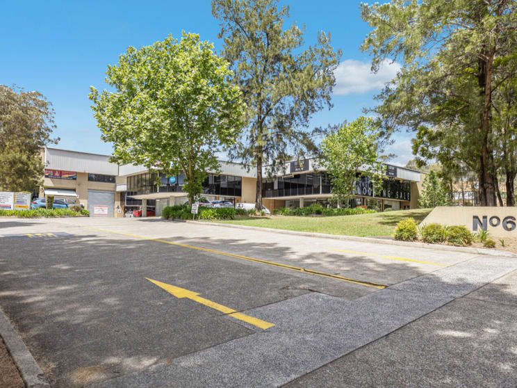Click to view all images 5/6 Gladstone Road Castle Hill NSW 2154 - Image 3
