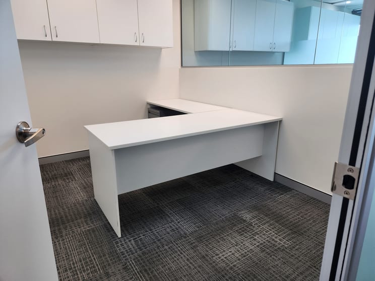 Click to view all images 30901/27 Garden Street Southport QLD 4215 - Image 3