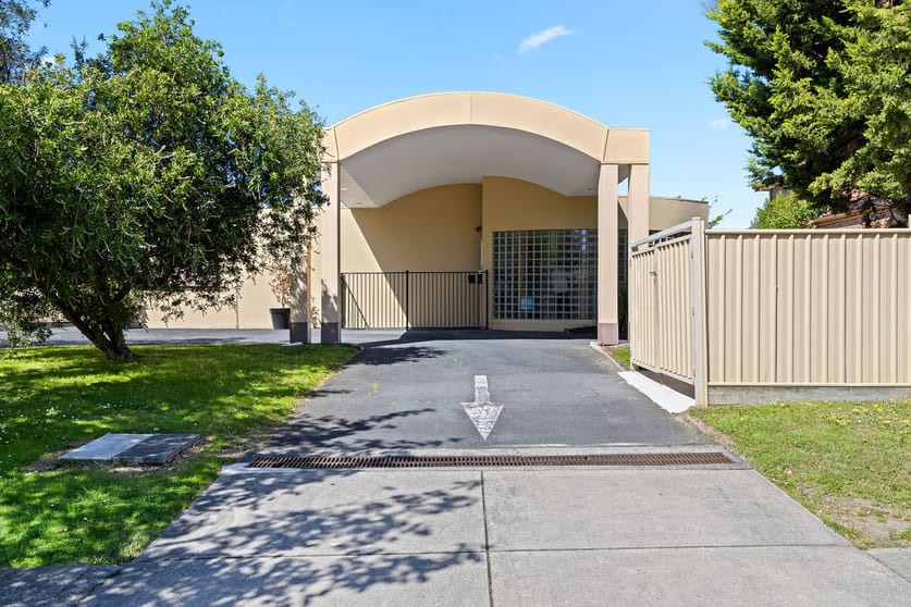 Click to view all images 1 Niland Rise Templestowe VIC 3106 - Image 2