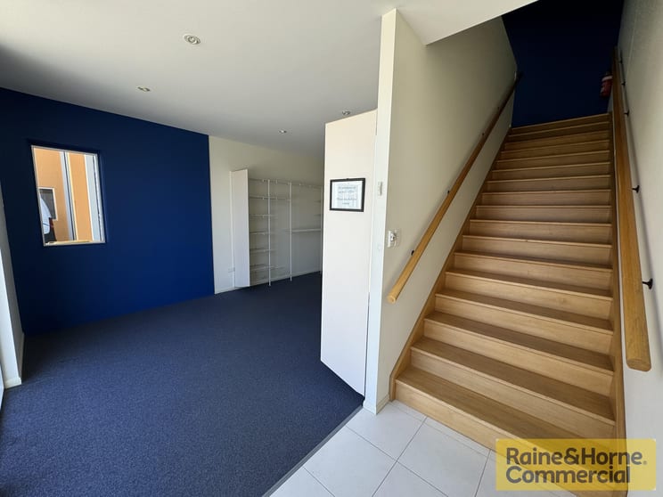 Click to view all images 4/349-351 MacDonnell Road Clontarf QLD 4019 - Image 2