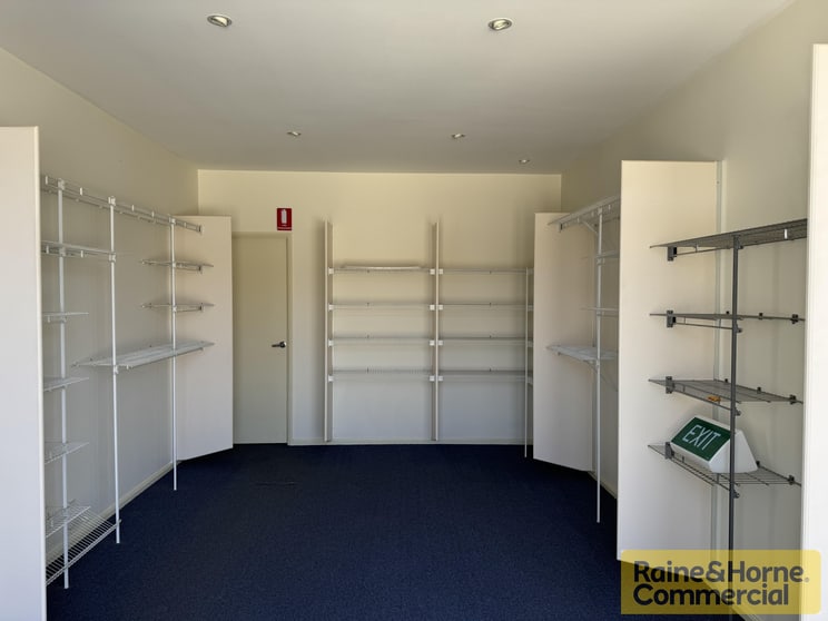 Click to view all images 4/349-351 MacDonnell Road Clontarf QLD 4019 - Image 3