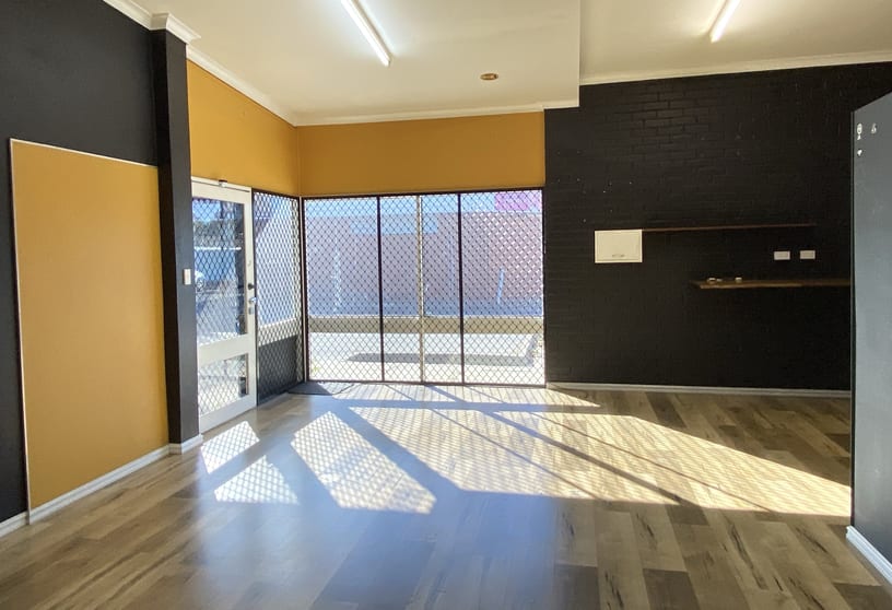 Click to view all images 2/2300 Albany Highway Gosnells WA 6110 - Image 3